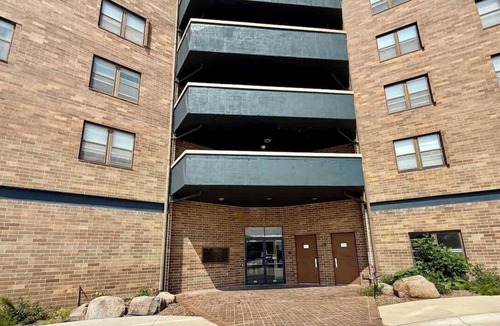 North Central Omaha Apartment | Modern Apartment Near Pickleball & Free Parking