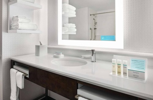 Brooklyn Park Hotel | Modern Brooklyn Park Stay with Pool & Complimentary Breakfast l 2 Rooms