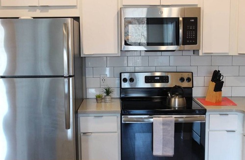 Ames Apartment | Modern Campustown Retreat Near ISU & Stadium