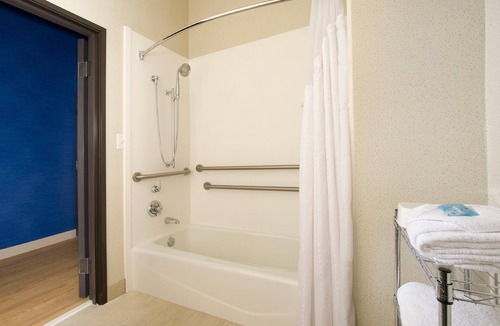 Ruckersville Hotel | Modern Comfort & In-Room Amenities l Close to Charlottesville Highlights