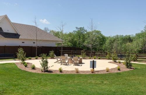 Auburn House | Modern Comfort Near AU l Perfect for Families & Fans