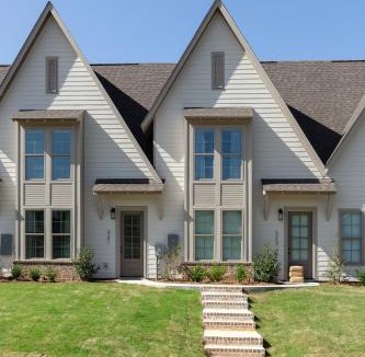 Auburn House | Modern Comfort Near AU l Perfect for Families & Fans