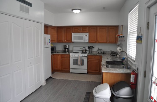 Wildwood Condo | Modern Condo (WIFI & AC) 2 block walk to Boardwalk, Beach & Convention Center!