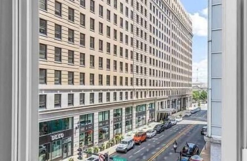 Downtown Wilmington Apartment | Modern Downtown 1BR | Free Garage Parking + Workspace