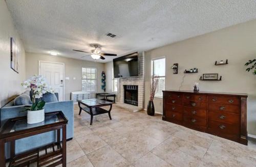 Pflugerville House | Modern Family Home, Close to Typhoon Texas and Tesla Gigafactory