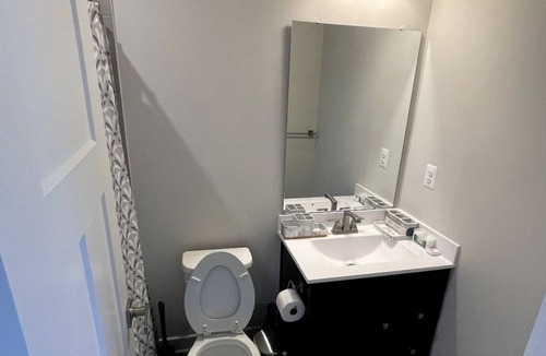 Glen Burnie House | Modern gateway near BWI/DC