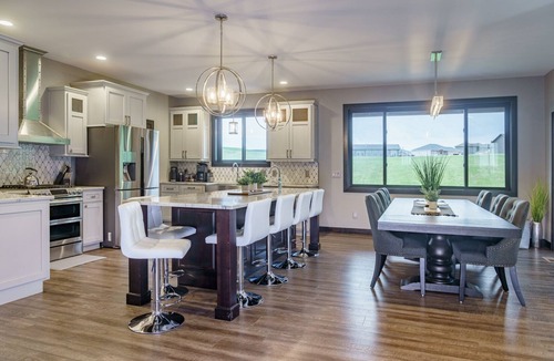 Spearfish House | Modern Golf Course Retreat (5 bedroom home with hot tub)