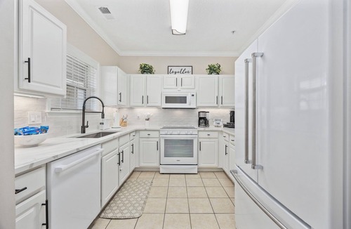 North Myrtle Beach Villa | Modern Golf-View Condo Barefoot Resort Amazing Pools Premium Beach Gear