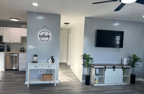 Halethorpe House | Modern Halethorpe Home. Sleeps 8. 4 Beds. Near BWI, UMBC & Baltimore