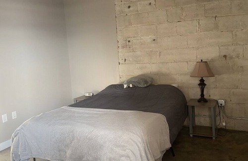 Downtown Apartment | Modern-Industrial 1 BR, Downtown Davenport (#2)