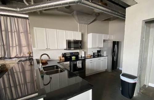 Downtown Apartment | Modern-Industrial 1 BR, Downtown Davenport (#2)