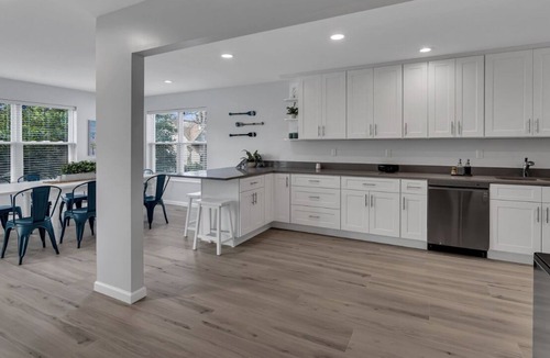 Keansburg House | Modern Keansburg Beach House: 2 mins walk to beach!