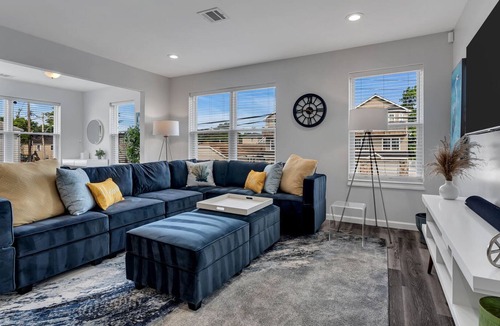 Keansburg House | Modern Keansburg Beach House: 2 mins walk to beach!