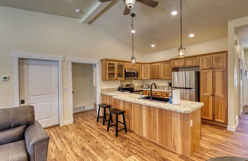 Rockerville Condo | Modern King Condo Near Rapid City and Mt. Rushmore.