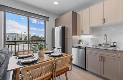 Scofield Farms Apartment | Modern King Suite Downtown Austin + Wi-Fi NEW