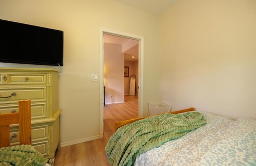 Acworth House | Modern Kitchen 3BR BSMT Priv back Entry Near Lake