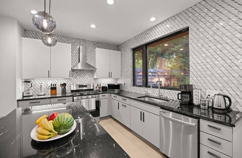 Govalle House | Modern Luxury House: East Austin