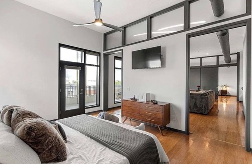 West Des Moines Condo | Modern Luxury West Des Moines Condo