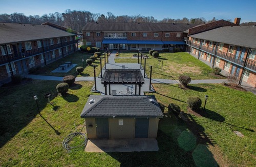 Sheffield Park Apartment | Modern Mins To "Atrium & Novant" Uptown Char Airport