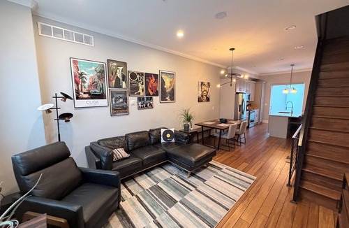 Newbold House | Modern Philly Stay 4BR Roof Deck