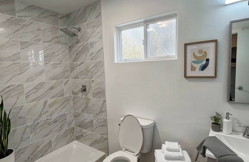 Georgian Acres Apartment | Modern Private Studio in North Austin - Ideal for Professionals