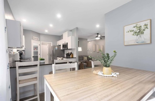 Avondale House | Modern Ranch | 3 King Beds | Fire Pit |