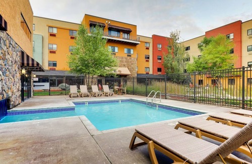 Sioux City Hotel | Modern Sioux City Stay | Comfy Suites Close to City Historical Attractions