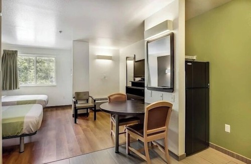 East Brunswick Hotel | Modern Stay Off Route 18