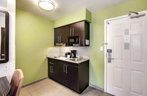 East Brunswick Hotel | Modern Stay Off Route 18