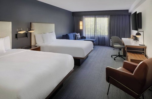 Hopelawn Hotel | Modern Stay with 2 Queen Beds, Free Parking, and Close to Major Highways