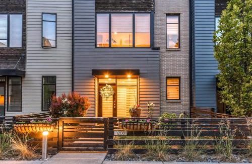Dahlman House | Modern Townhome Near Downtown walk to CWS!