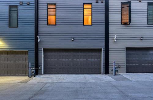 Dahlman House | Modern Townhome Near Downtown walk to CWS!