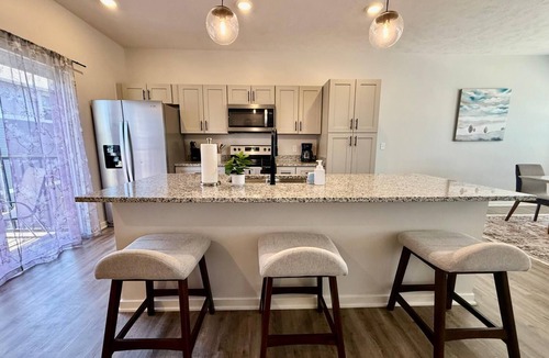 Elkhorn House | Modern Townhome with Patio Near Trails & Attractions