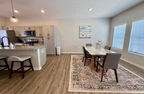 Elkhorn House | Modern Townhome with Patio Near Trails & Attractions