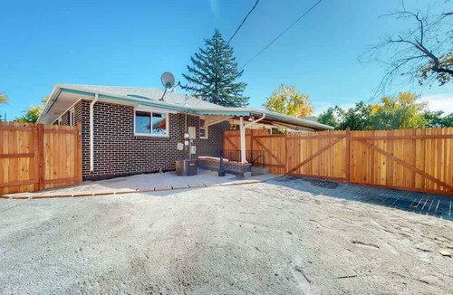 Southeast House | Modern & Updated Unit in Prime Location