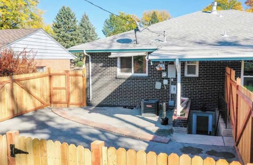 Southeast House | Modern & Updated Unit in Prime Location