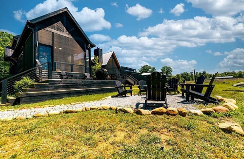 Tracy City Cabin | Modern Waterfront Home With Lake Views in Water’s Edge Tennessee