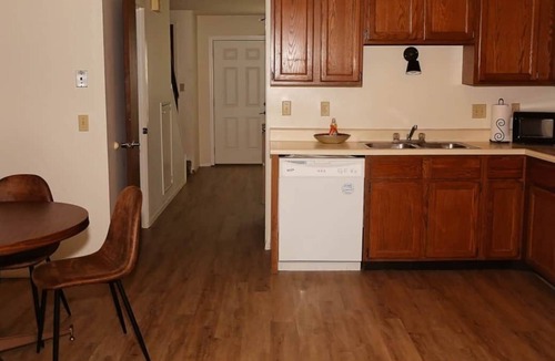 Medicine Lodge House | ModernBoho- 2min drive to Gyp Hills scenic drive.