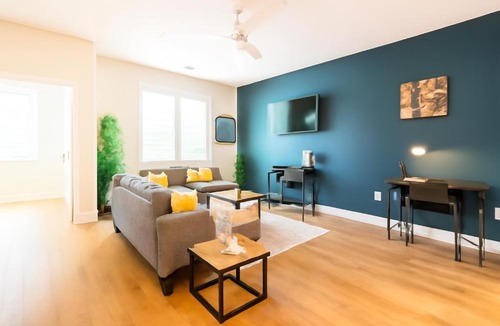 Wilmington Apartment | ModernWilmingtonBeach StayPool,Wi-Fi,FreeParking