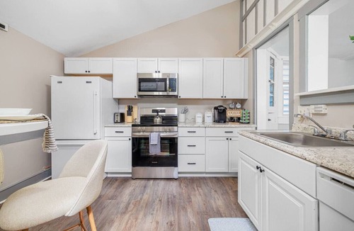 Chesapeake City House | Modish Cottage w/Bar Shed Charm!