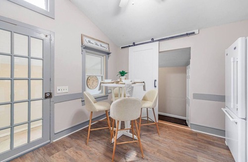 Chesapeake City House | Modish Cottage w/Bar Shed Charm!