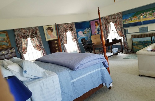 Philomont Bed & Breakfast | Monet HoneymoonSuite in villa.Elegant Lrg 2rm w/balcony, jacuzzi n phenom.view.