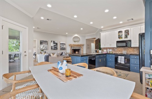 Afton House | #MonkeyIslandHideaway - Stylish lake front home on Grand Lake, OK!