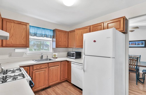 Osbornsville House | Monthly Summer Rental Home - beach passes included!