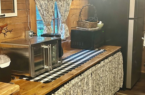 Sautee Nacoochee Cabin | Moonlight Creekside Honeymoon Adult Only Cabin accepts small pups up to 20 lbs