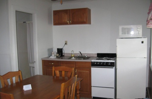 Upper Village Hotel | Moose Brook Motel