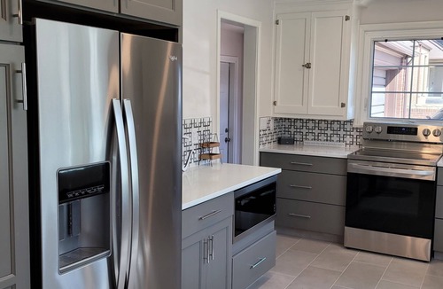 Cheyenne House | More on Moore, Remodeled Historic Home w/AC, 4BR/2BA, Washer & Dryer Sleeps 8