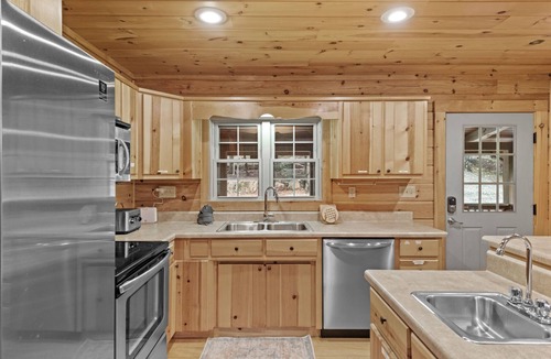 Beech Mountain House | Mossy Rock Retreat - hot tub, views, Beech Mountain Club access for fee
