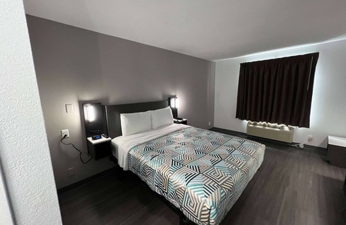 Altoona Hotel | Motel 6 Altoona, IA - Des Moines East