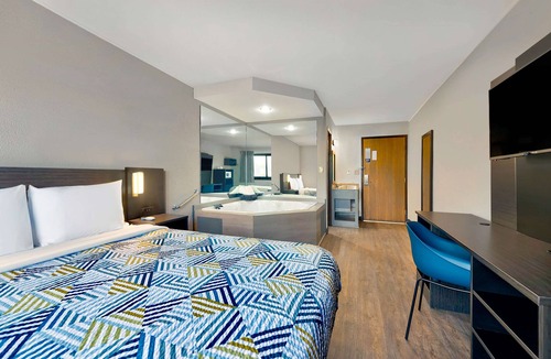 Southwest Area Hotel | Motel 6 Cedar Rapids, IA - Airport